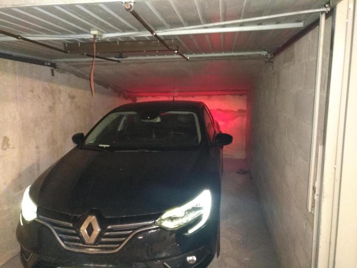 T2 en hypercentre -parking privé-clim-proche plage Sainte-Maxime Extérieur photo